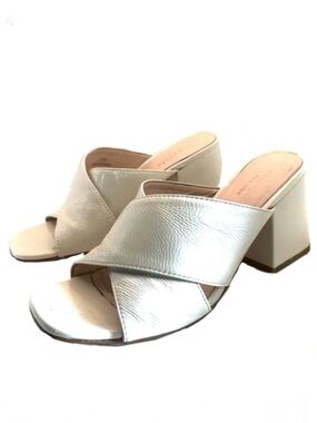 KATE SPADE BEIGE PATENT LEATHER CRISS-CROSS VAMP SLIDE BLOCK HEEL SHOES (6.5)